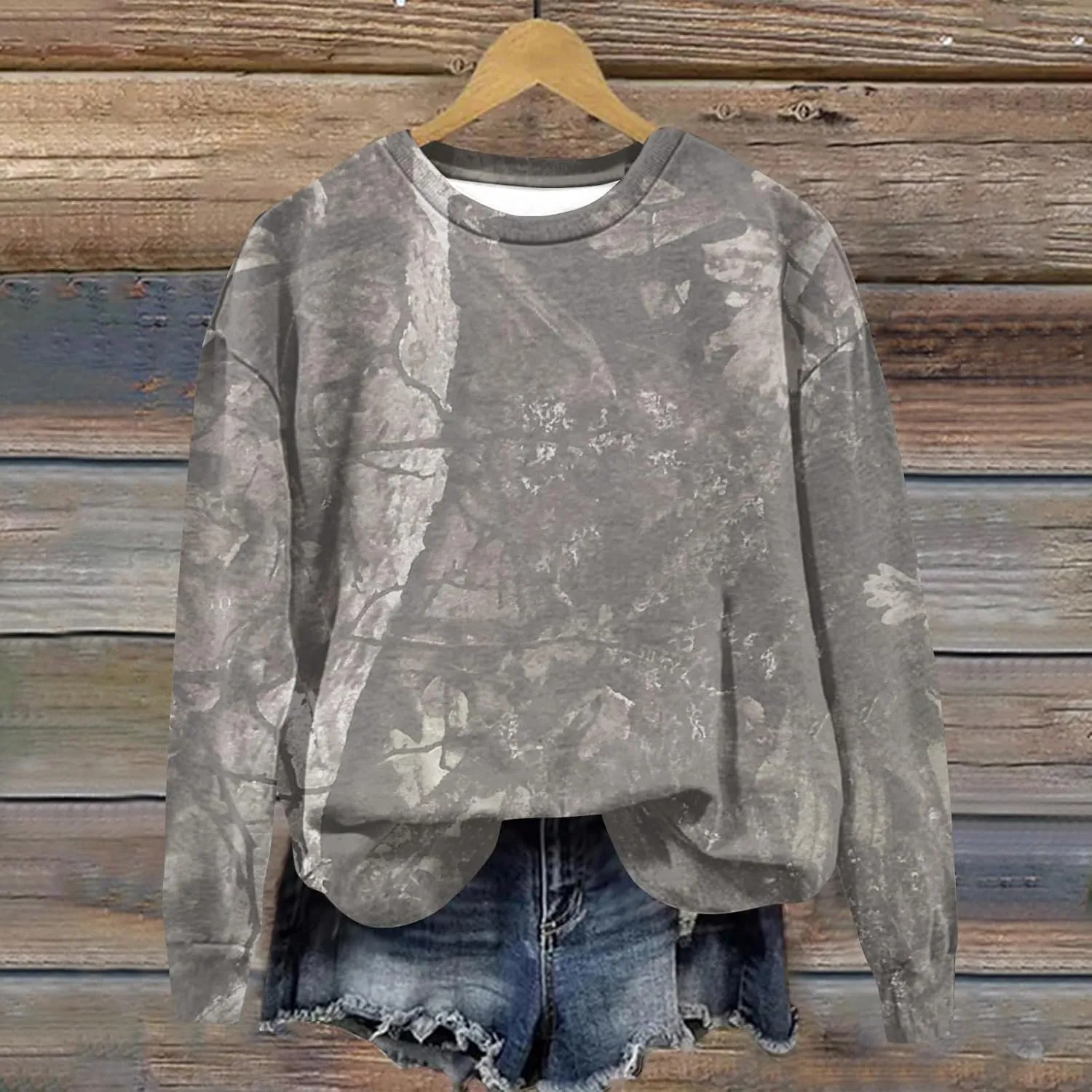 Oversized Camo Sweatshirt For Women Graphic Crewneck Pullover Leaf Print Fall Clothes 2024 Long Sleeve Tops
